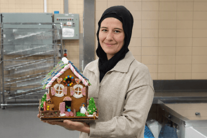 From Student to Small Business Owner: Linda's Baking Journey 